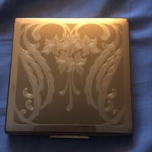 Elegant Gold Floral Compact